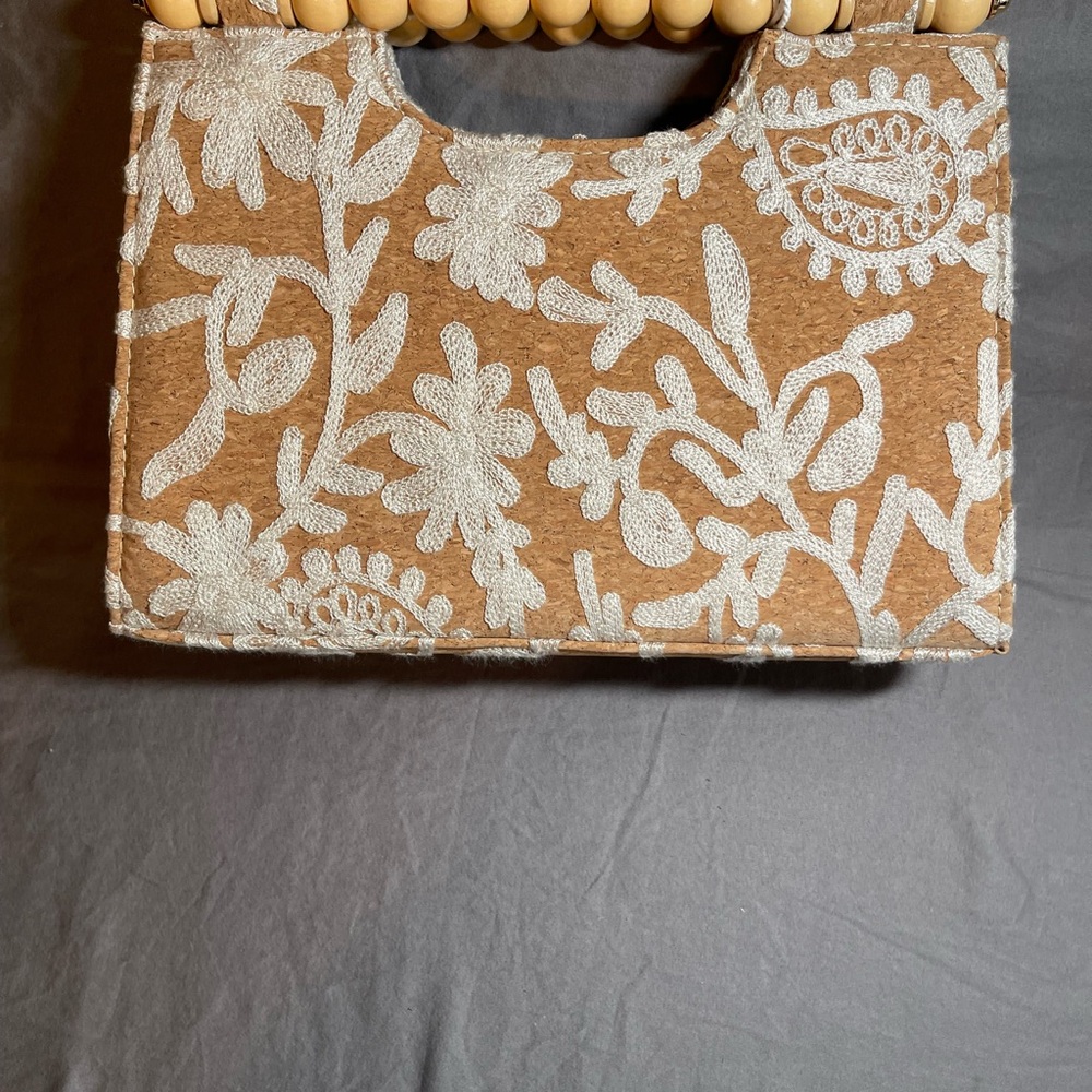 NWT Haute Hippie Cork Embroidered Purse with Wooden Bead Handle Spring Summer - Picture 2 of 8